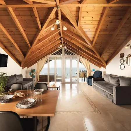 George Beachfront Apartament