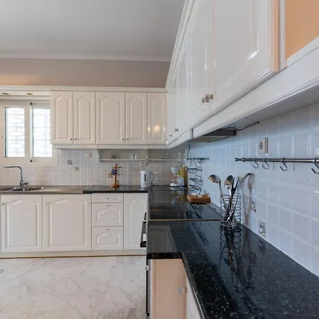 Apartament George Beachfront