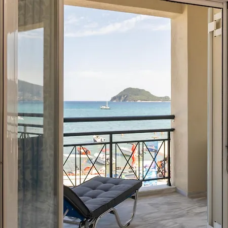 Apartament George Beachfront *