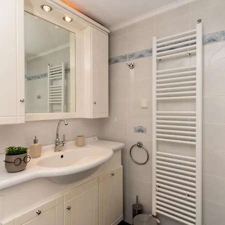 George Beachfront Apartament *