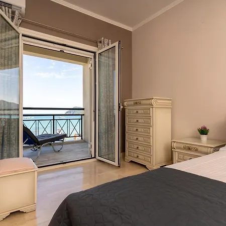 Apartament George Beachfront *
